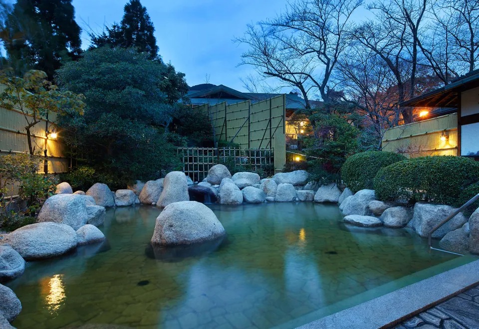 나고야 유노야마 온천 2색 골프 패키지