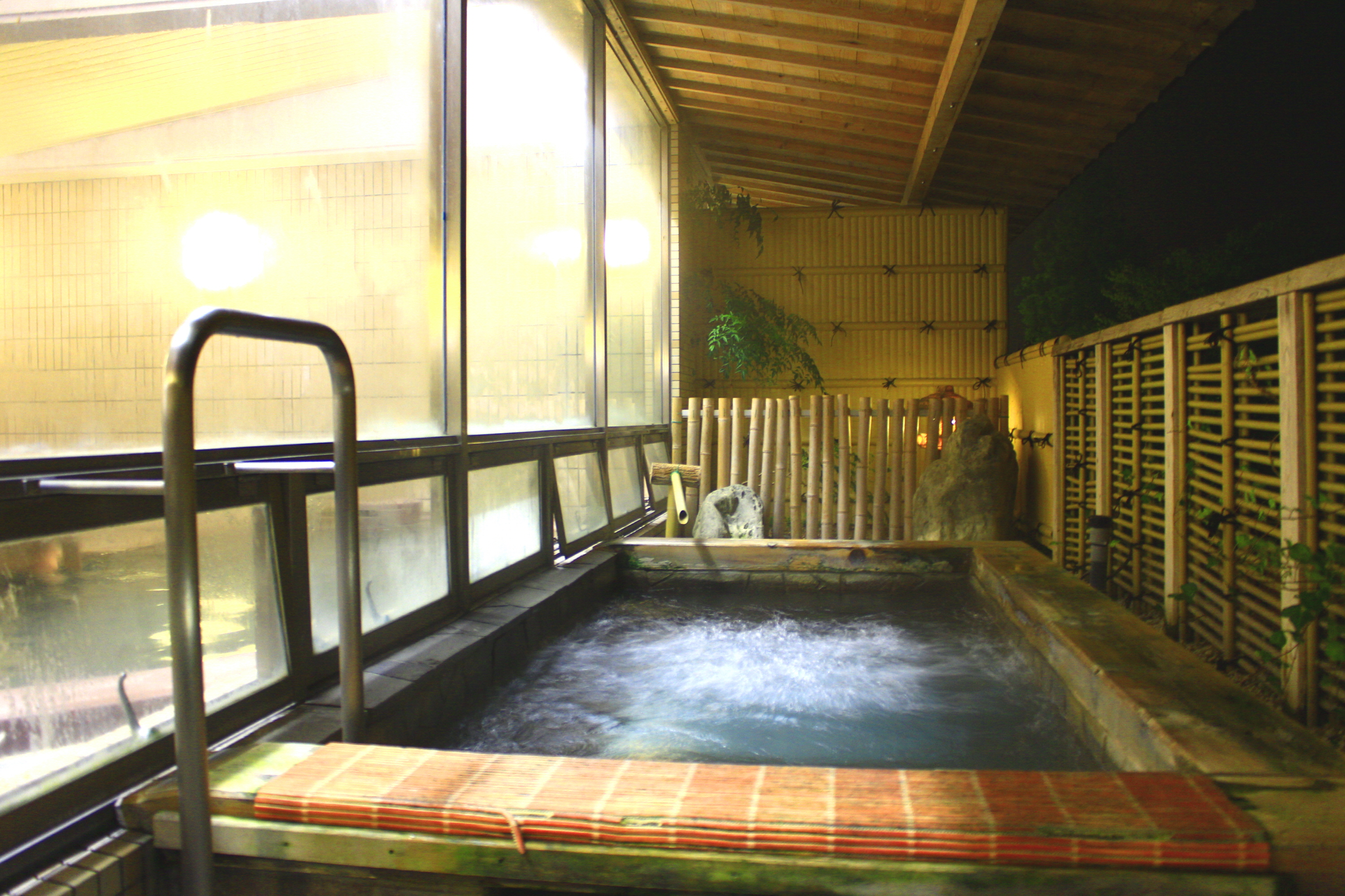 다카마쓰 시카바카와 온천 다색