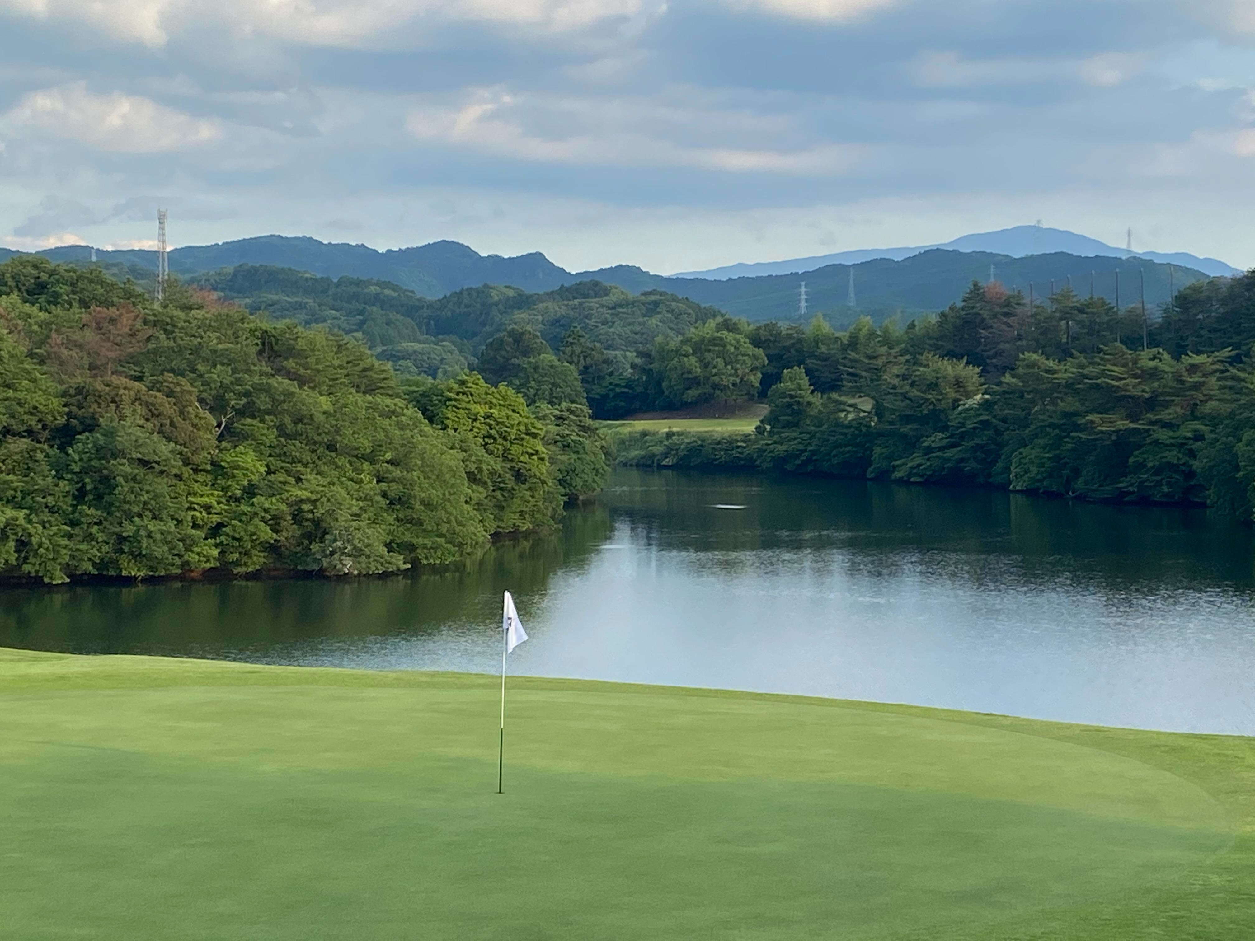 후쿠오카 몬테에르마나 시내 3색 골프 패키지